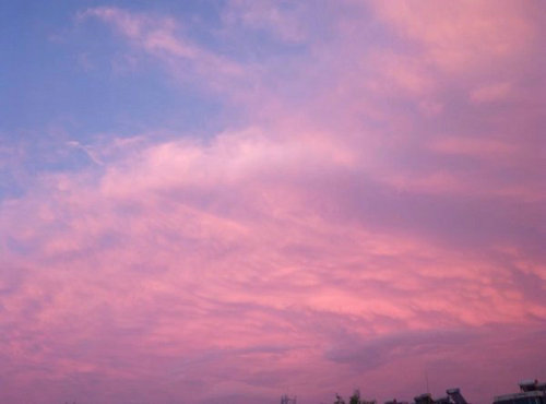 夕阳西下经典语录,形容夕阳西下的短句,夕阳西下江边唯美句子